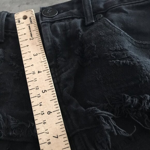 One Teaspoon Bonitas Shorts 26 Black Cut off Denim Button Fly Destroyed Festival - Picture 12 of 14
